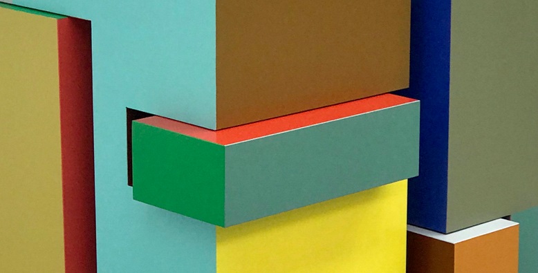 Behind these walls - Box